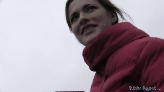 Fine ass dame lured to hardcore outdoor sex