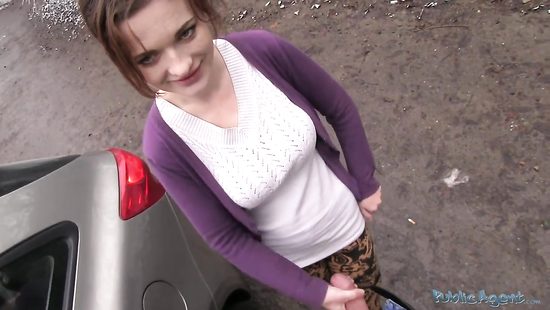Fine ass dame lured to hardcore outdoor sex