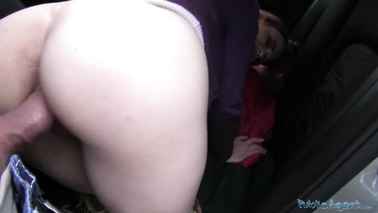 Fine ass dame lured to hardcore outdoor sex