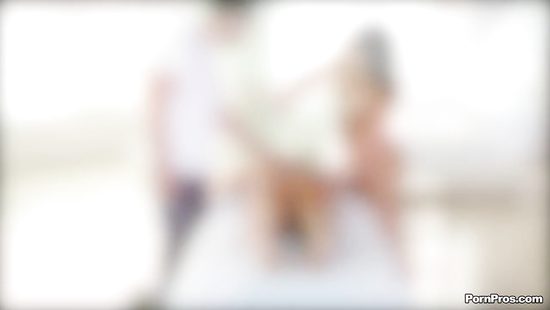 Dude joined two bisexuals in a steamy FFM