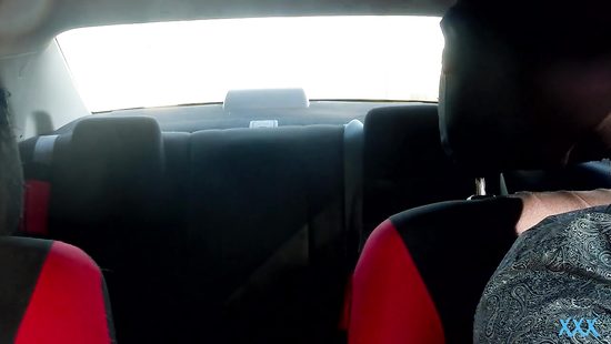 Curvy blonde sustaining rough smashing in the car