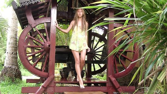 Anjelica showing her beautiful nude body