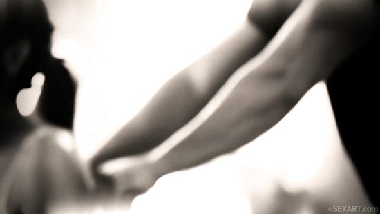 Horny dudes lure poor girl to a threesome