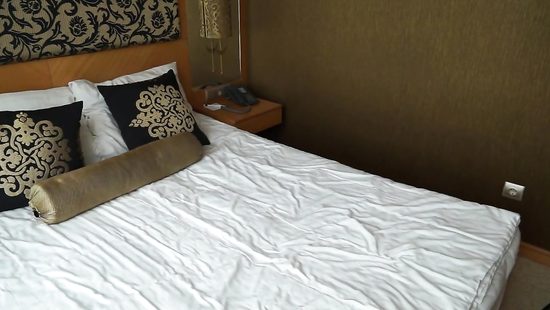 Skinny dame climaxes from terrific bed sex