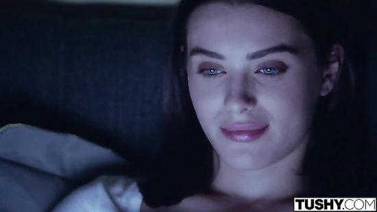 Horny dudes co-fuck hot slut in their hotel room