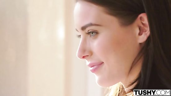 Horny dudes co-fuck hot slut in their hotel room