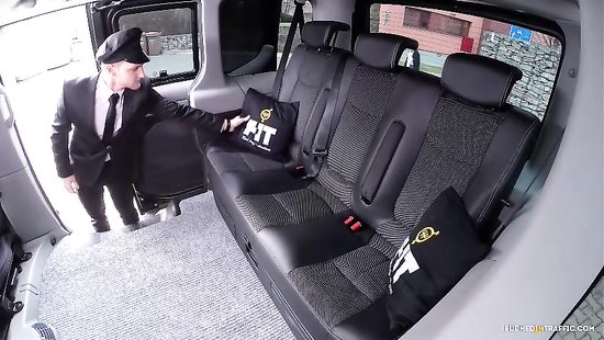 Horny maiden fucked in a spacious car