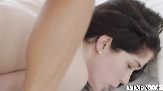 Ravishing babe glammed up for a date with a fuckboy