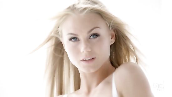 Stud obsessed with blonde's feet and pussy