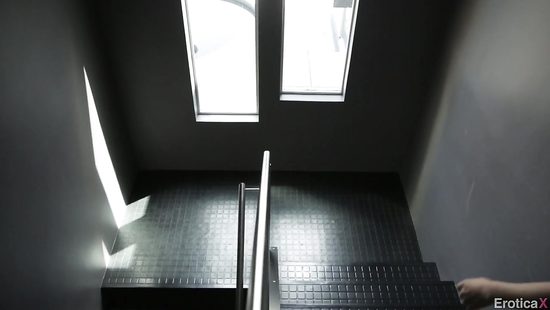 Sassy blonde putting up terrific xxx performance in bed