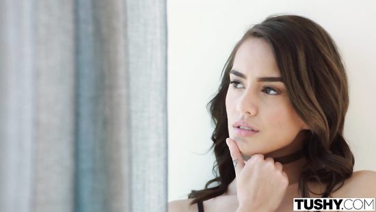 Brunette overwhelmed in a freaking threesome