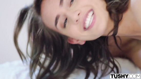 Brunette overwhelmed in a freaking threesome