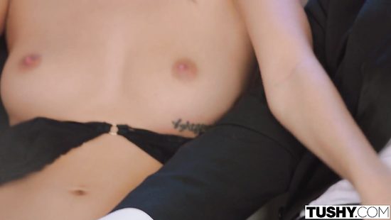 Brunette overwhelmed in a freaking threesome