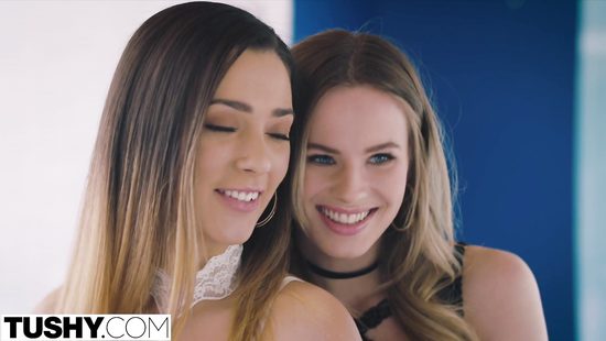 Girlfriend surprises him with an extra pussy