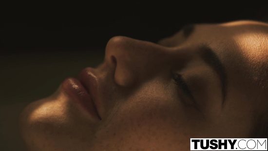 Slutty dames fucked in a threesome