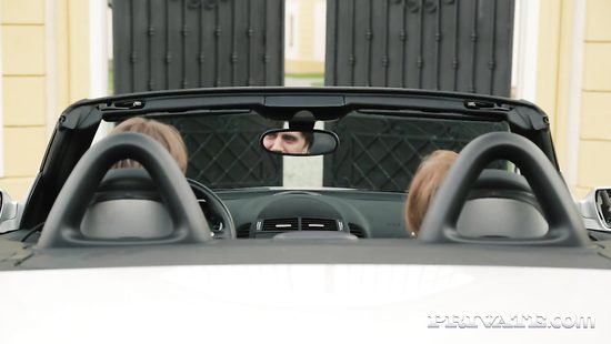 Hottie fooling around with a wealthy guy