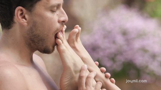 Lovebirds fucking on the outdoor couch