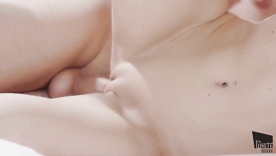 Hot babes fucked in arousing threesome