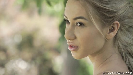 Curvy blonde bonked in the woods