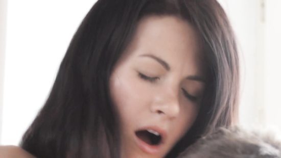 Dude eating pussy and screwing it hard