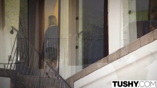 Dude obliterating Alex Grey's fine ass