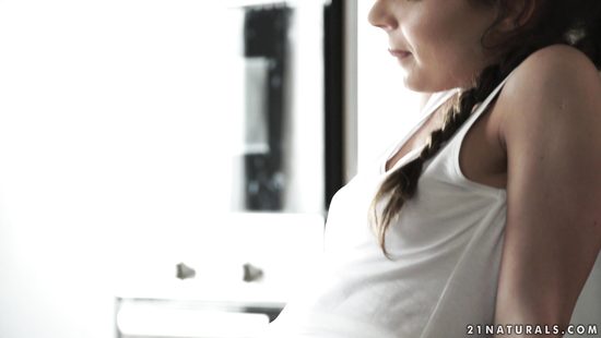 Dude with foot fetish enjoys curvy dame's wet coochie