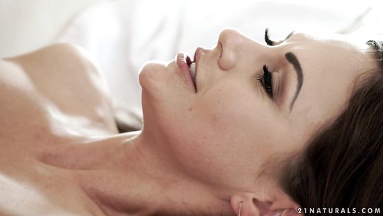 Lad makes hot bimbo moan like it's her first time fucking