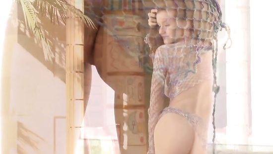 One beddable bimbo craving sex