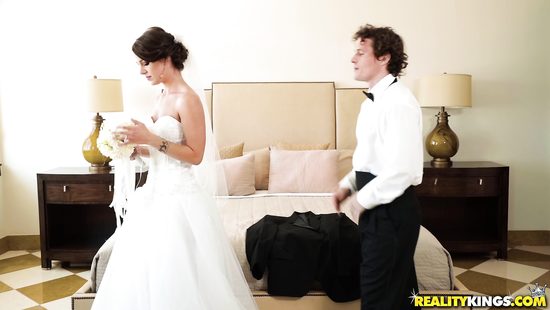 Hot girls throbbed in a palpitating threesome