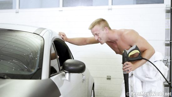 Whore sets herself up for thorough pounding