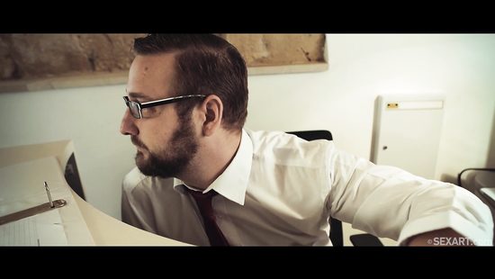 Hunk dude charmed his way into slut's panties