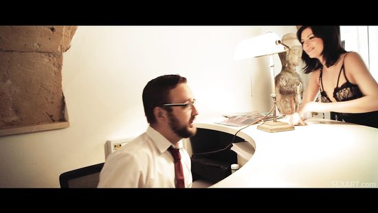 Hunk dude charmed his way into slut's panties