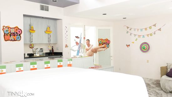 Blonde can deepthroat cock and take it in rough