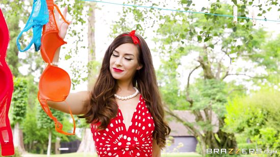 Danny D showing his hot girlfriend good time