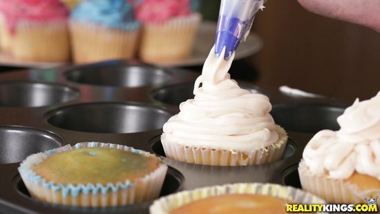 Chef with huge cock smashing horny brunette