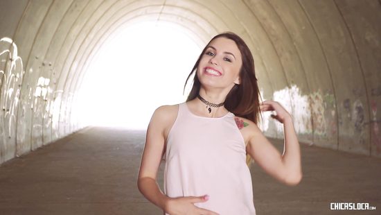 Kinky teens fucking on the floor of an empty building