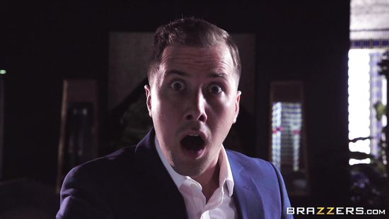 Slutty waitress throbbed at her workplace