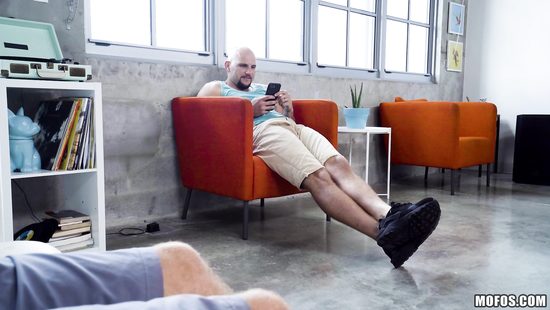 Daring dame fucking a guy twice her size