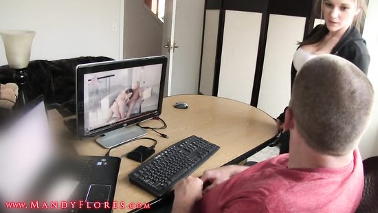 Dude ditches his porn to shag hot girlfriend