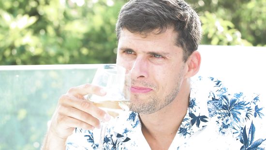 Huge cock caused immense trouble in dame's ass