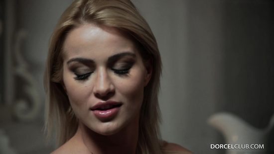 Stud is face-deep in girl's drenched cunt