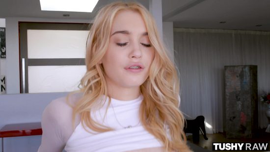 Girl masturbates pussy while enjoying assfucking