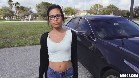 Picked-up Asian bimbo fucks like hell
