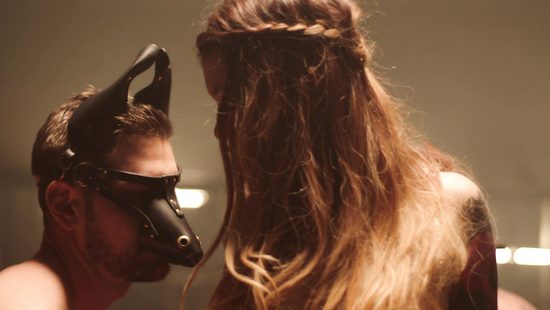 Art lovers arrange incredible threesome sex