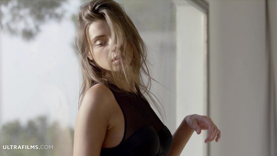 Maria Ryabushkina playing with bootyhole