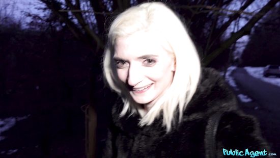 Amateur blonde sucks for cash