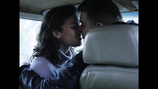 Chick has sex in car