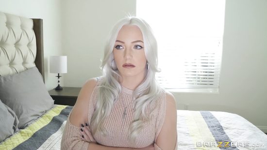 Alena Croft gives nice footjob