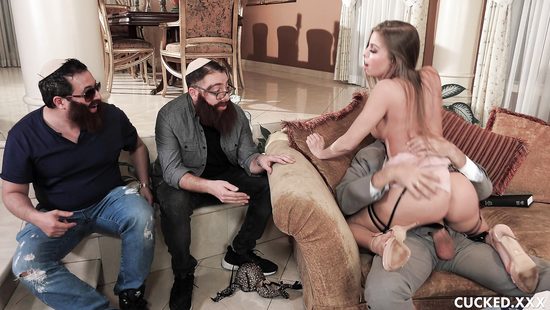 Housewife fucked in living room