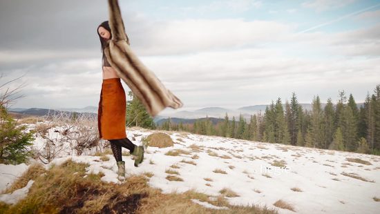 Foxy girl flashes in public